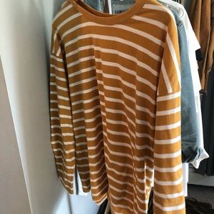 Mustard-stripped long sleeve tee